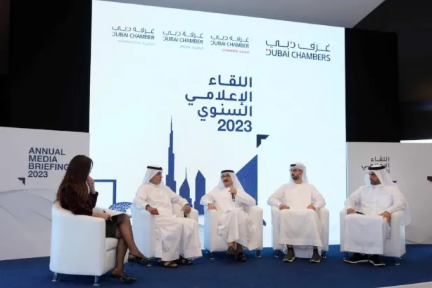 الغرير والعلماء وبن سليم ولوتاه خلال الإحاطة الإعلامية في غرفة وتجارة دبي (الشرق الأوسط)