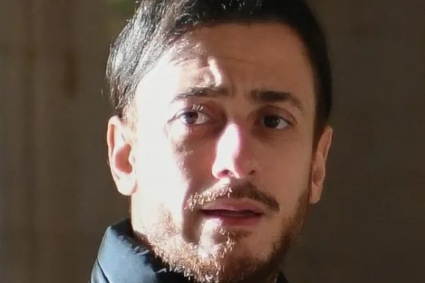 سعد لمجرد لدى وصوله إلى محكمة الجنايات في باريس (أ.ف.ب)