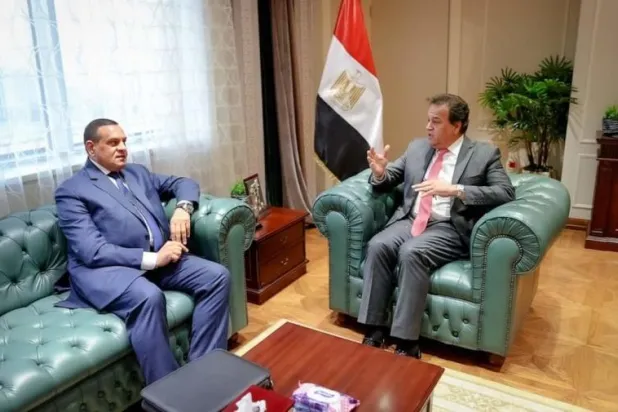 وزيرا الصحة والتنمية المحلية خلال اجتماع لدرس مواجهة الزيادة السكانية (وزارة الصحة المصرية)