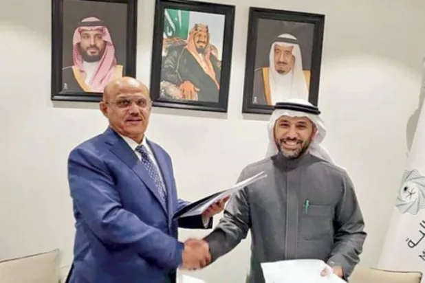 Yemen Merkez Bankası Başkanı, Suudi Arabistan Maliye Bakanlığı ile yeni mevduat anlaşmasının imzalanması sırasında (Twitter)