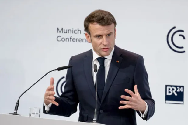 ماكرون لدى مخاطبته مؤتمر ميونيخ للأمن في 17 فبراير (د.ب.أ)