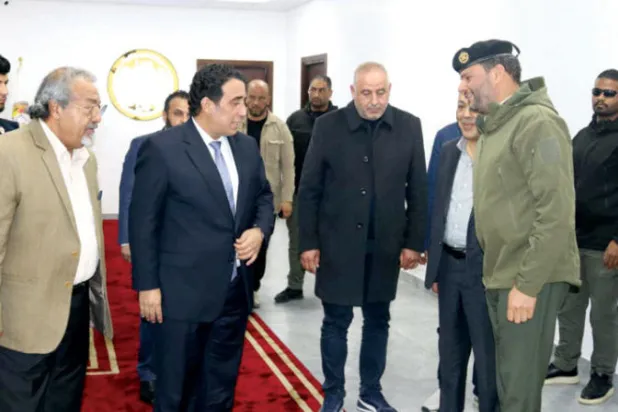 المنفي خلال زيارته مقر جهاز الاستخبارات الليبية بطرابلس (المجلس الرئاسي)