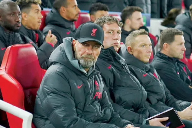 كلوب يتابع سقوط ليفربول المدوي أمام ريال مدريد (د.ب.أ)