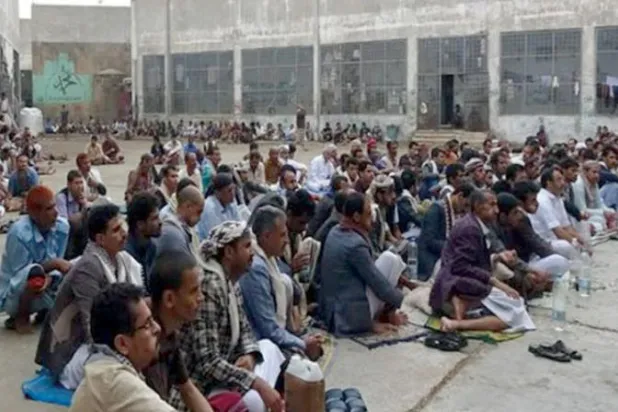 سجناء يخضعهم الحوثيون في صنعاء لتلقي أفكار طائفية (إعلام حوثي)