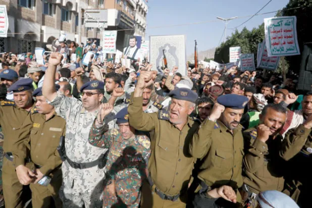 عناصر أمن موالية للحوثيين في أحد شوارع صنعاء (أرشيفية - أ.ف.ب)