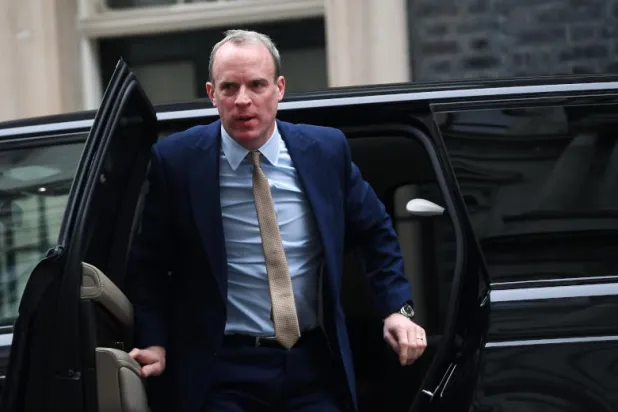 نائب رئيس الوزراء البريطاني دومينيك راب (إ.ب.أ)