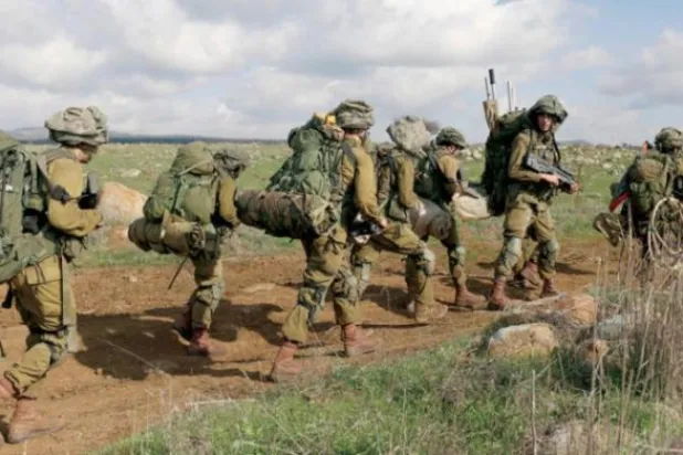 من مناورات للجيش الإسرائيلي في منطقة الشمال (أ.ف.ب)