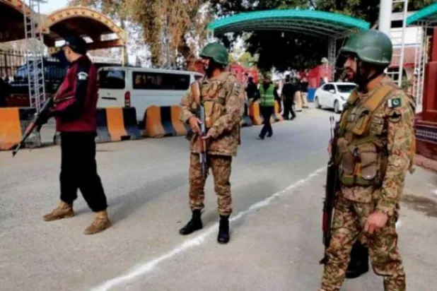 Başkent İslamabad'da düzenlenen terör saldırısının ardından güvenlik güçleri alarma geçti (Sosyal medya arşivi)