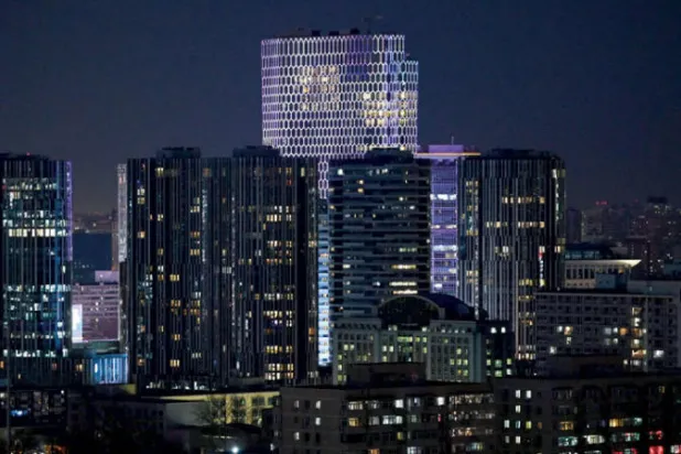 أبراج سكنية وإدارية وسط العاصمة الصينية بكين (أ.ف.ب)
