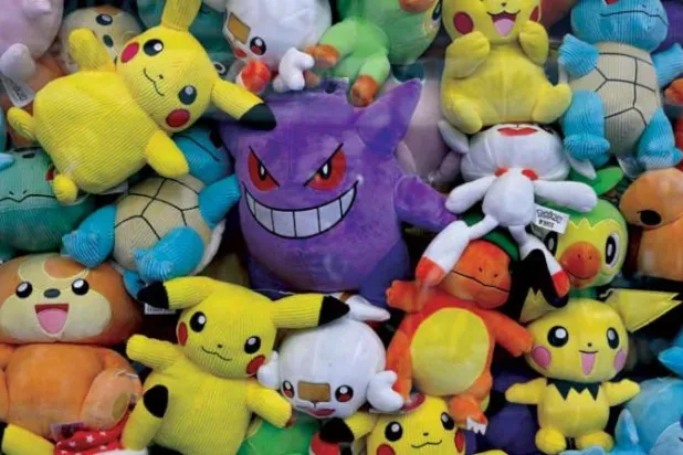 دمى تظهر شخصيات بوكيمون في معرض الألعاب (أ.ف.ب)