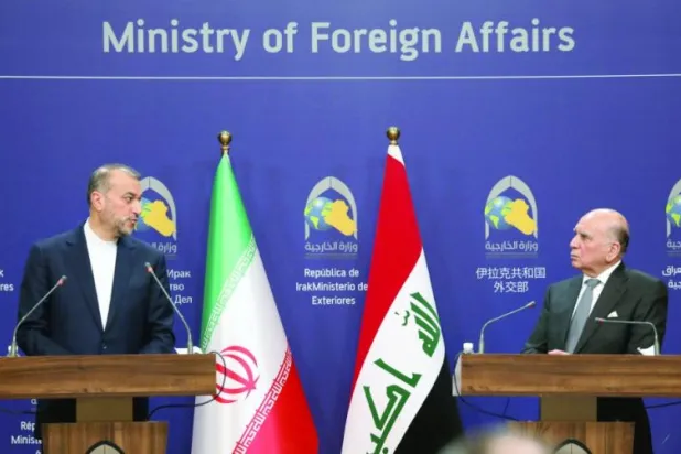 وزير الخارجية العراقي فؤاد حسين ونظيره الإيراني حسين أمير عبد اللهيان في مؤتمر صحافي خلال زيارة الأخير إلى بغداد مؤخراً (إ.ب.أ)
