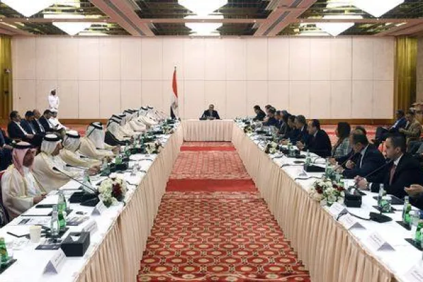 مدبولي خلال لقائه أعضاء مجلس إدارة غرفة قطر ورابطة رجال الأعمال القطريين (الحكومة المصرية)