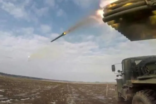 Araştırmacılar, yapay zeka ile çalışan cihazlarda teknik bir hata olması ve bunun sonucunda silahların yanlışlıkla ateşlenmesi ihtimaline dikkat çekti (AFP)