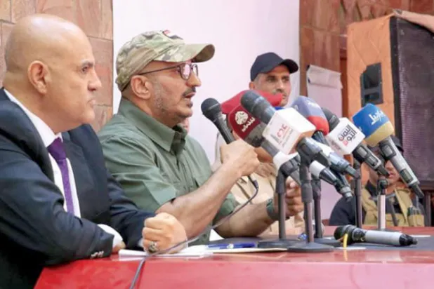 عضو مجلس القيادة الرئاسي اليمني طارق صالح يلتقي القادة العسكريين والسياسيين في تعز الأربعاء (سبأ)