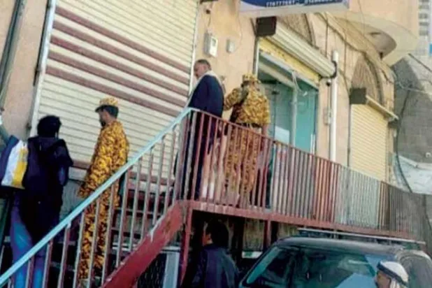 حوثيون يداهمون مخزناً للأدوية في صنعاء (إعلام حوثي)