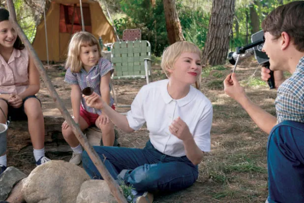 غبريل لوبيل وميشيل ويليامز وصوفيا كوبرا وكيلي كارستن في مشهد من فيلم «ذا فابلمنز» (أ.ب)