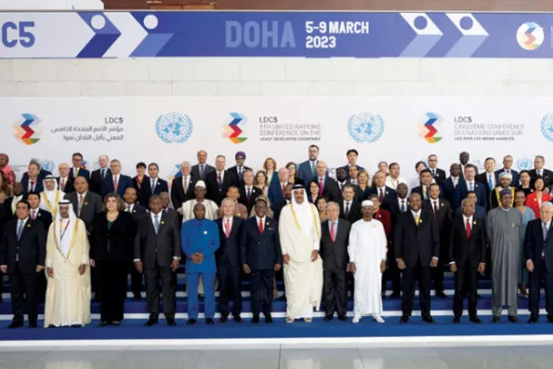 صورة تذكارية لقادة الدول المشاركين في مؤتمر الأمم المتحدة الخامس المعني بأقل البلدان نمواً في الدوحة (رويترز)