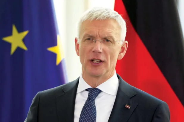 رئيس وزراء لاتفيا كريسيانيس كارينس (أ.ب)