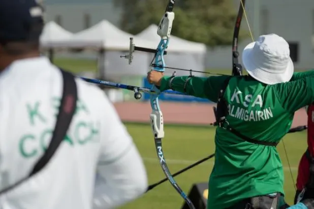 دلال المقيرن تتأهب لتسديد سهمها في دائرة الهدف (موقع اتحاد السهام)