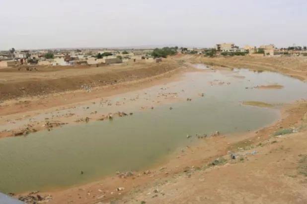 مشهد من تراجع مستوى المياه في الفرات (مواقع التواصل)