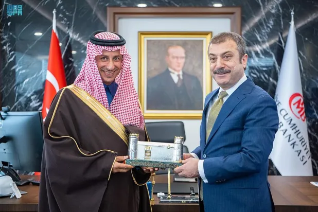 Suudi Arabistan Kalkınma Fonu Başkanı Ahmed bin Akil el-Katib ve Merkez Bankası Başkanı Şahap Kavcıoğlu (SPA)
