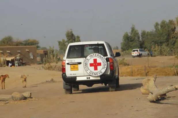Mali’de Uluslararası Kızılhaç Komitesi’ne bağlı bir araba (Şarku’l Avsat)