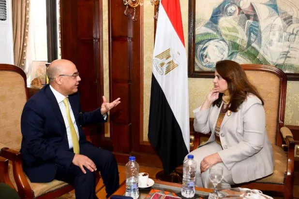 مصر تُطمئن مواطنيها في الخارج بشأن رواتبهم وتنفي نية استقطاعها