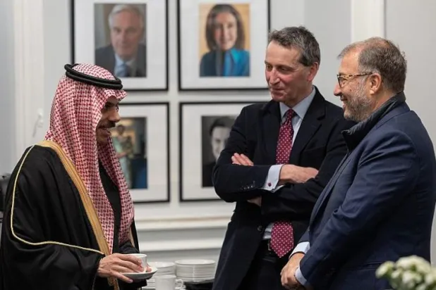 وزير الخارجية السعودي يستعرض في لندن تطورات «رؤية 2030»