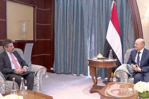 العليمي يبحث مع السفير الأميركي جهود تجديد الهدنة اليمنية