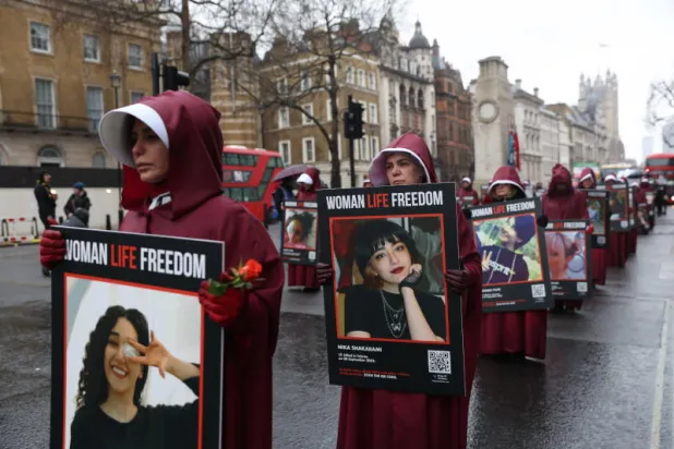 من بينهم إيران... بريطانيا تفرض عقوبات على «منتهكي حقوق المرأة في العالم»
