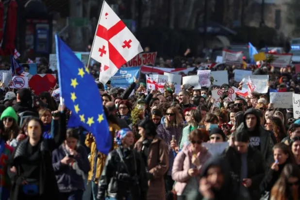 Gürcistan'ı sokağa döken yasa: Üçüncü gününe giren gösterilerle ilgili neler biliniyor?