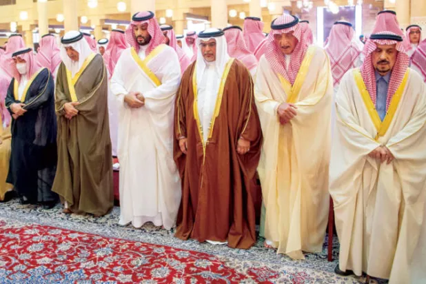 ولي العهد يؤدي صلاة الميت على الأميرة الجوهرة بنت عبد العزيز
