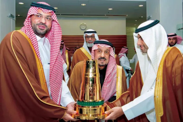 أمير منطقة الرياض يتوج الفائزين بـ«كأسي المؤسس»