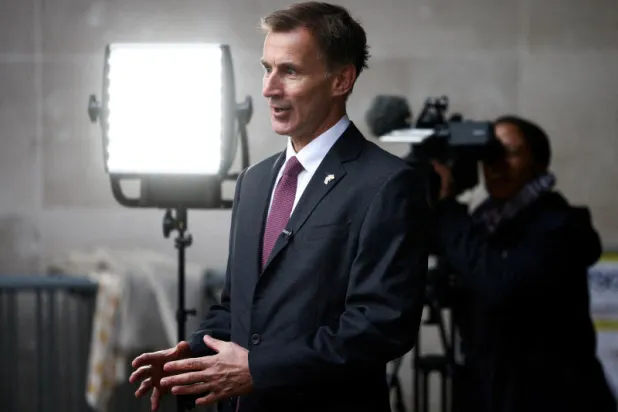 بريطانيا تنوي استثمار 20 مليار جنيه لتخزين الكربون وتعزيز الطاقة النووية