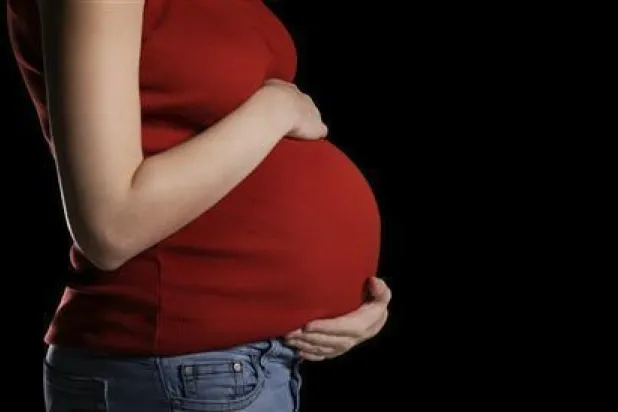 لتقليل مخاطر الإصابة بالسكري... دراسة تنصح الحوامل بتجنب الضوء قبل النوم