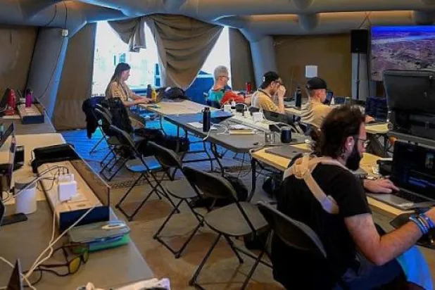 حضور إعلامي كبير في سباق «ديزرت إكس بري» بنيوم