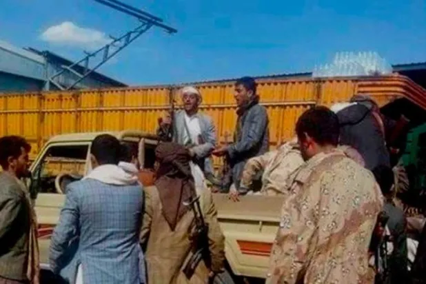 انقلابيو اليمن يغلقون مصنعاً لتعبئة المياه المعدنية بدافع الابتزاز