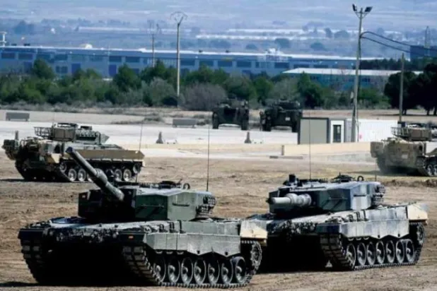 کل ہسپانوی قصبے سان گریگوریو میں "لیپرڈ" ٹینکوں کے ساتھ مشقیں کی گئیں جو کہ یوکرینی فوج کو بھیجے جانے سے قبل ہے (اے ایف پی)