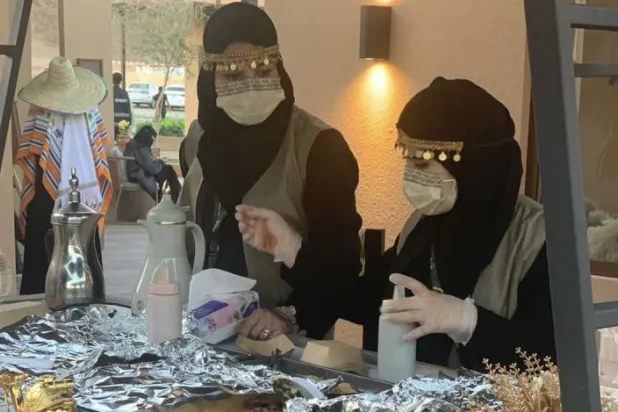 القرية التراثية في العُلا... حِرف يدوية وشعراء وأعمال موسيقية