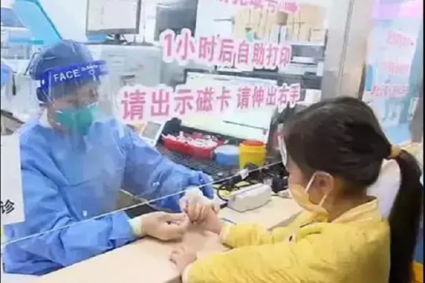 تفشي الإنفلونزا بالصين... هل يكون «ضريبة مناعية» لسياسة الإغلاق؟