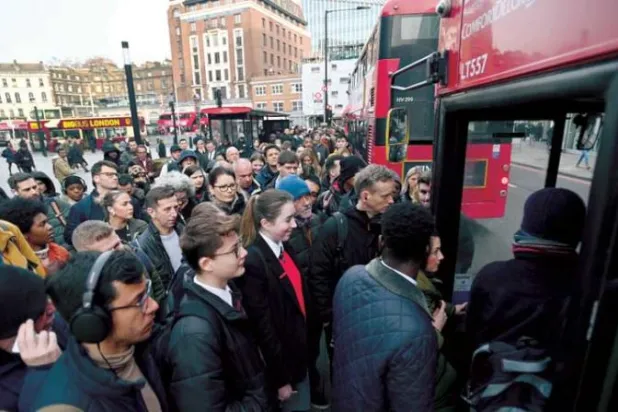 مجلة أميركية: تزايد التطرف اليميني بين «كبار السن» في بريطانيا