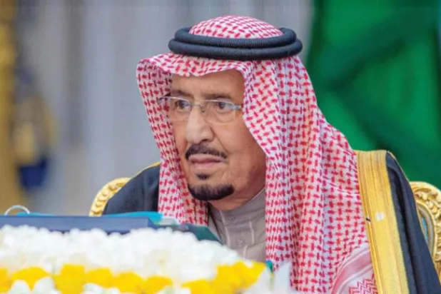 خادم حرمین شریفین عرقہ پیلس میں کابینہ کے اجلاس کی صدارت کرتے ہوئے (واس)