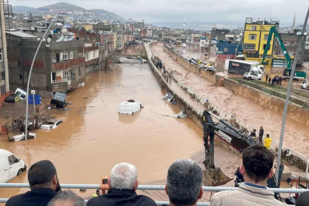 السيول تعمّق آلام الأتراك بعد الزلزال
