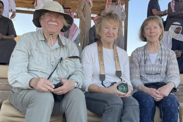 كأس العُلا للهجن تجبر أميركيين على تغيير برنامجهم السياحي