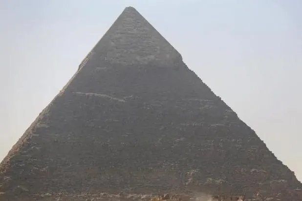 مصر تحتفي بإبراز الأهرامات على غلاف «تايم» الأميركية