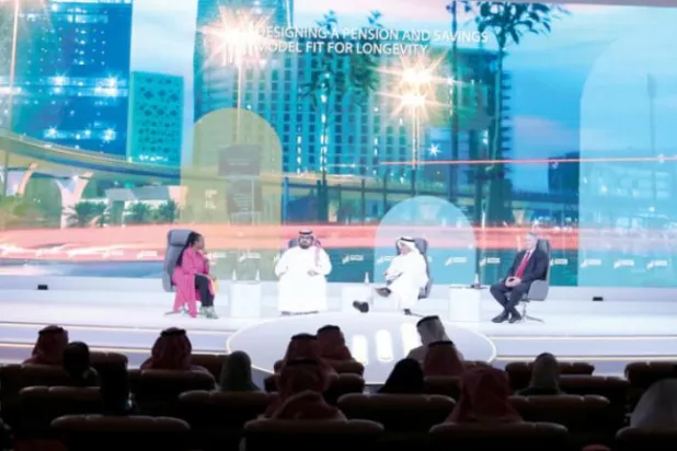 سعودی وزیر اقتصادیات و منصوبہ بندی گزشتہ روز ریاض میں اختتام پذیر ہونے والی مالیاتی شعبے کی کانفرنس میں شرکت کے دوران (الشرق الاوسط)