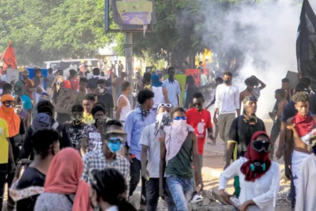 گزشتہ دنوں خرطوم میں تبدیلی کے مطالبے کے لیے ایک مظاہرہ (اے ایف پی)