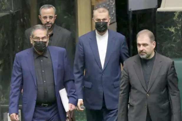 شمخانی اور عبداللہیان گزشتہ اگست میں جوہری معاہدے پر پارلیمانی اجلاس میں شرکت کے موقع پر (جماران)