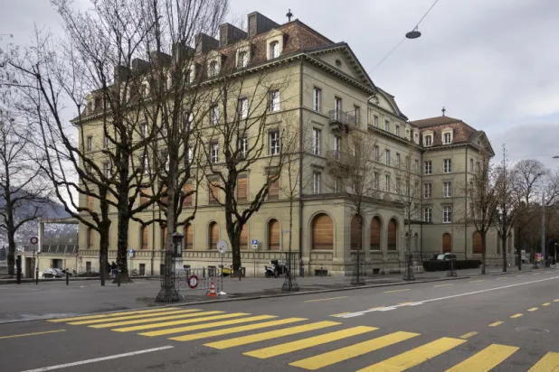 يومٌ أخير لتجنّب كارثة عبر استحواذ «يو بي إس» على «كريدي سويس»