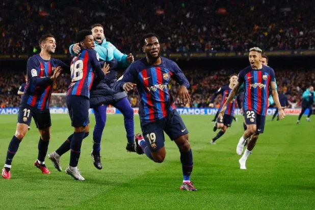 برشلونة يصعق الريال ويقترب من «لقب الدوري الإسباني»